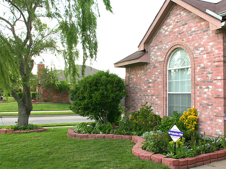 May08_FRONT GARDEN