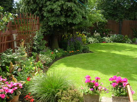 Summer in a pocketsize garden